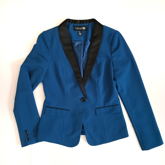 Forever 21 Jackets & Blazers - FOREVER21 tuxedo blazer